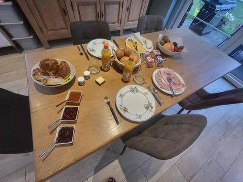 Chambre double proche du circuit Bed and Breakfast in Wallonia, Belgium