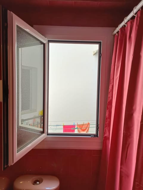 alojamiento auditorio habitación con baño privado Vacation rental in Alicante