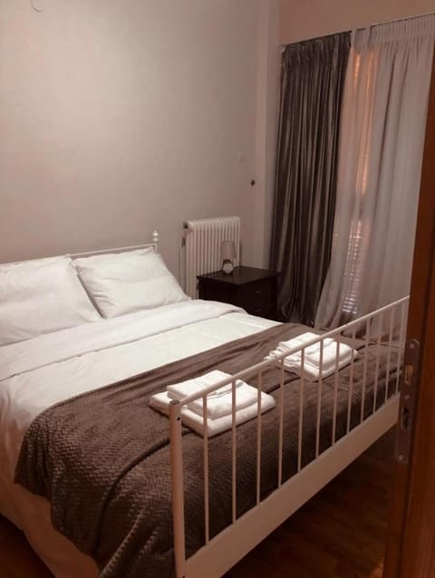 Photo of the whole room, Bedroom, air conditioner