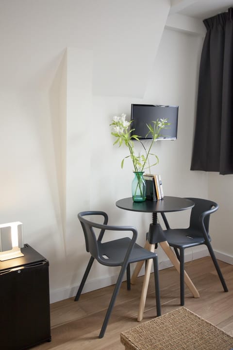 TV and multimedia, Seating area
