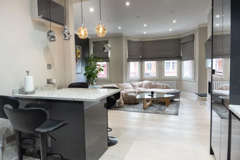 Kitchen or kitchenette, Living room, Seating area, minibar