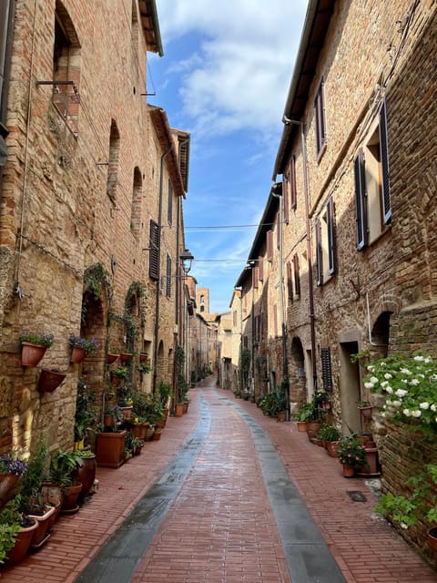 Day, Neighbourhood, City view, Street view