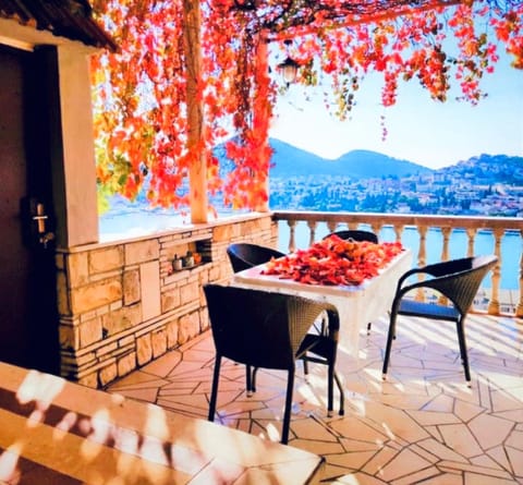Dalmatian House, spacious stone terraces, balcony , views House in Dubrovnik