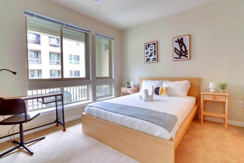 Bed, Seating area, Bedroom, towels