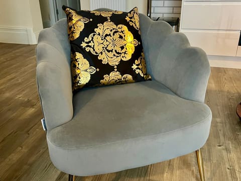 Steps Away to Abbey Glastonbury, Ground Floor 1 BD Apt, Sleeps 3 Apartment in Glastonbury