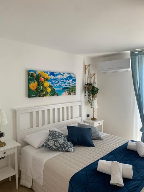 Bed, Bedroom, air conditioner