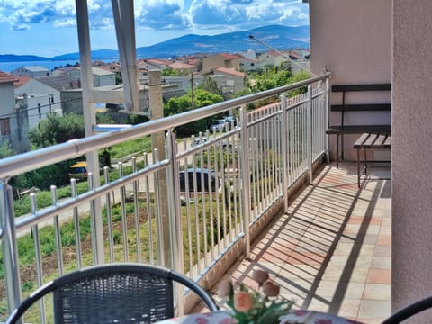 Patio, Day, View (from property/room), Balcony/Terrace, Mountain view