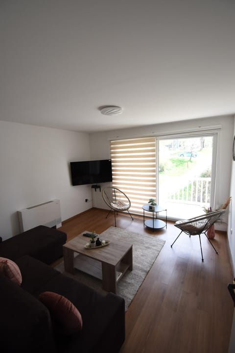 Communal lounge/ TV room, TV and multimedia, Living room, Seating area, Evening entertainment