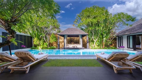 Property building, Swimming pool