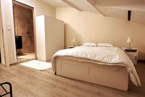 Appartement entier full équipé Apartment in Charleroi