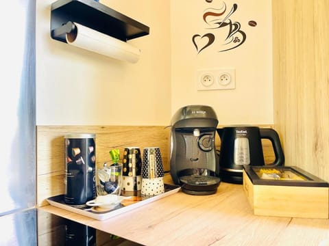 Loft de charme avec parking, jardin et terrasse Bed and Breakfast in Orléans