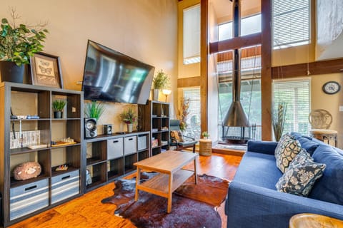 Lago Vista Golf Getaway with Decks and Pool Access! House in Point Venture