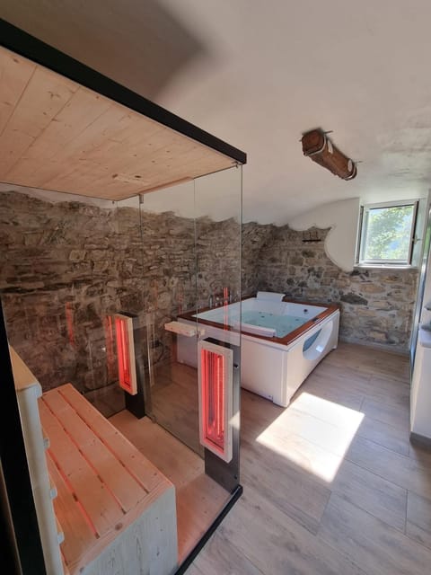 Hot Tub, Sauna, Sauna, Spa and wellness centre/facilities
