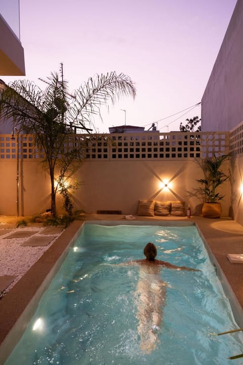 Patio, Patio, Spring, Day, Night, Summer, Garden, Garden, Seating area, Garden view, Garden view, Pool view, Swimming pool, Time of day, Sunset, Inner courtyard view, towels, towels