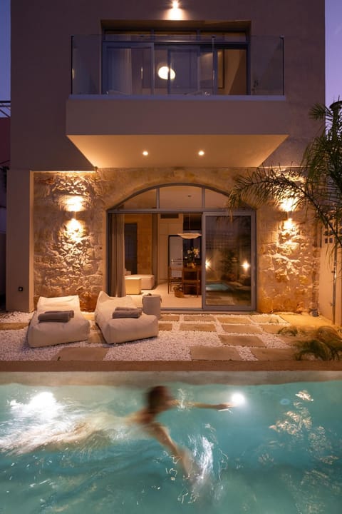 Shower, Patio, Spring, Night, Summer, View (from property/room), Spa and wellness centre/facilities, Seating area, Guests, Garden view, Pool view, Pool view, Swimming pool, Sunset, young children, group of guests, Family, Family, Inner courtyard view