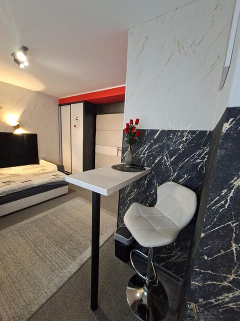 Bed, Living room, Photo of the whole room, Bedroom