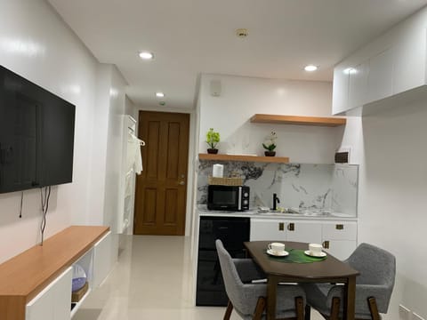 TV and multimedia, Coffee/tea facilities, Kitchen or kitchenette, Dining area