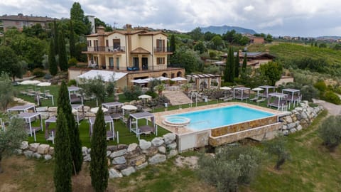 Property building, Nearby landmark, Spring, Day, Natural landscape, Garden, Garden view, Mountain view, Pool view, Swimming pool, sunbed