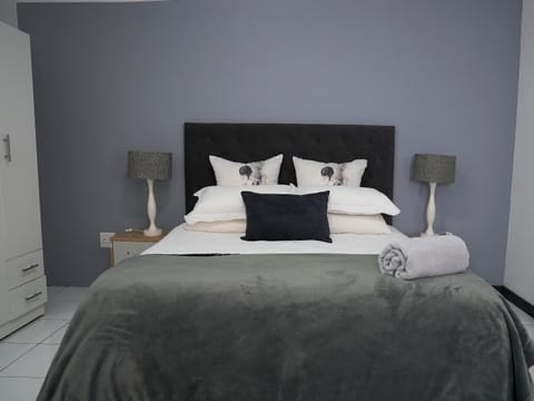 Blomtuin Sleep and go room Vacation rental in Cape Town