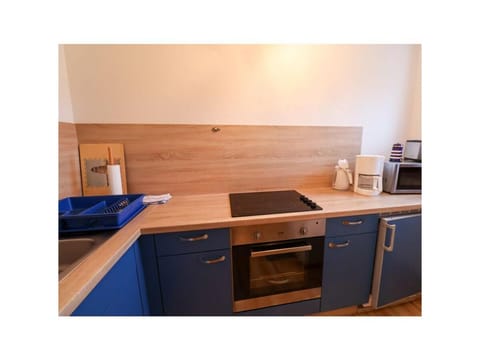 Coffee/tea facilities, Kitchen or kitchenette, minibar, stove