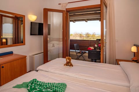 Photo of the whole room, children