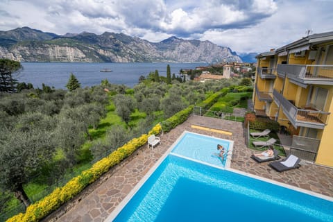 Property building, Nearby landmark, Natural landscape, Lake view, Mountain view, Pool view, Swimming pool, sunbed