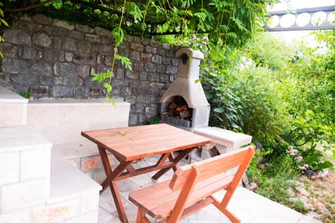 Patio, BBQ facilities, Garden, Seating area, Garden view