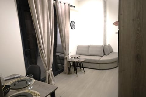 TV and multimedia, Coffee/tea facilities, Living room, Seating area, Dining area, Parking, flat iron, heating, internet, microwave, oven, stove, wardrobe, washing machine, kitchen, elevator, air conditioner