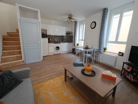 TV and multimedia, Kitchen or kitchenette, Living room, Dining area, fireplace, minibar, pet friendly, washing machine