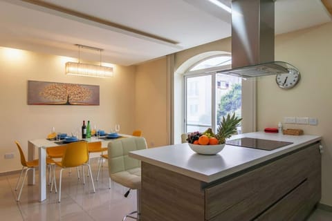 Modern 3 BR Apartment close to Paceville and Beach Apartment in Saint Julians