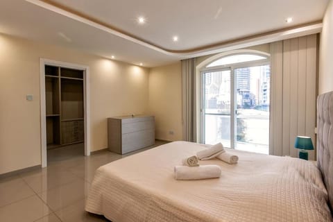 Modern 3 BR Apartment close to Paceville and Beach Apartment in Saint Julians