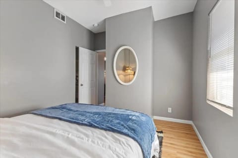 PetFriendly 2BR Convenient to Stadium&Downtown - ctd Apartment in Meridian-Kessler