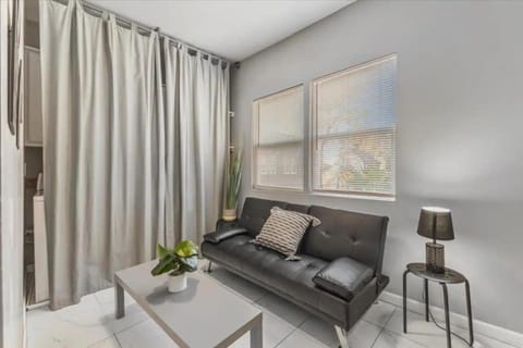 PetFriendly 2BR Convenient to Stadium&Downtown - ctd Apartment in Meridian-Kessler