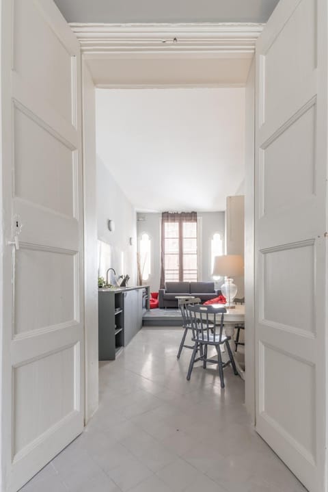 Kitchen or kitchenette, Living room, Photo of the whole room, Seating area, Dining area