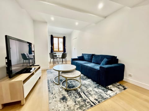 Communal lounge/ TV room, TV and multimedia, Living room, Seating area