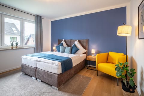 Bed, Photo of the whole room, Seating area, Bedroom