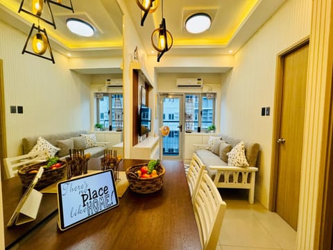 Living room, Photo of the whole room, Seating area, Dining area