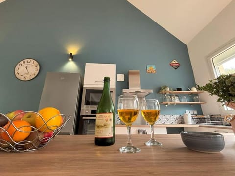 Kitchen or kitchenette, oven