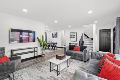 Roomy Retreat-Family & Friends 2 King Bed Game Room House in Porter