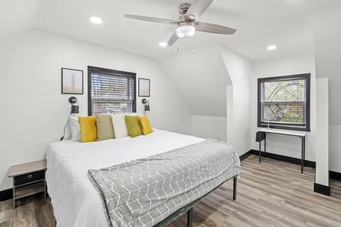 Roomy Retreat-Family & Friends 2 King Bed Game Room House in Porter