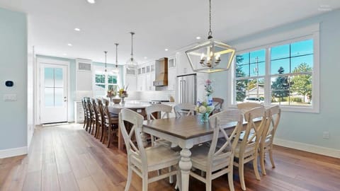 Lux Beach Home Lake Views Firepit House in South Haven