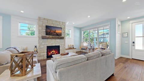 Lux Beach Home Lake Views Firepit House in South Haven