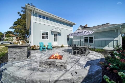 Lux Beach Home Lake Views Firepit House in South Haven