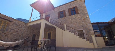 Dafnon Stone House House in Leonidio