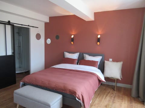 Shower, TV and multimedia, Photo of the whole room, Bedroom, heating, internet, storage