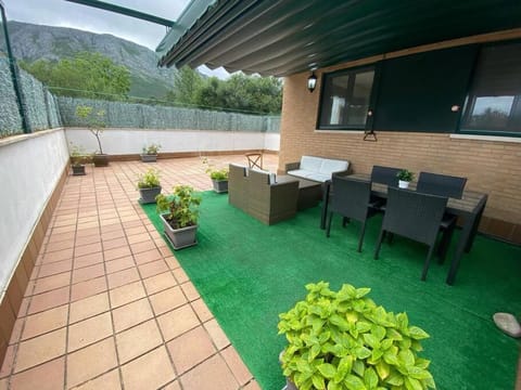 Balcony/Terrace, Mountain view