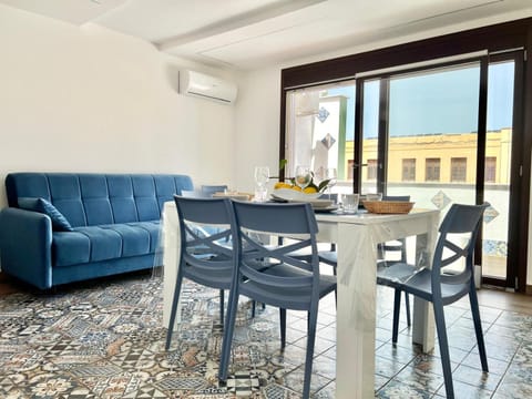 Living room, Dining area, air conditioner
