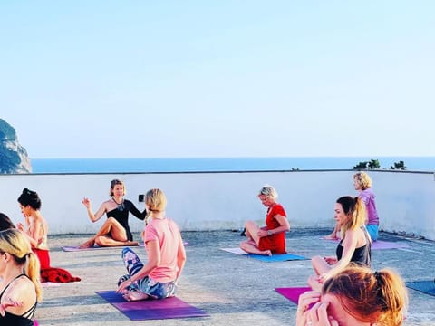 Day, People, Activities, View (from property/room), Balcony/Terrace, Fitness centre/facilities, Sea view, group of guests