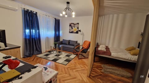 Bed, TV and multimedia, Living room, Seating area, Bedroom