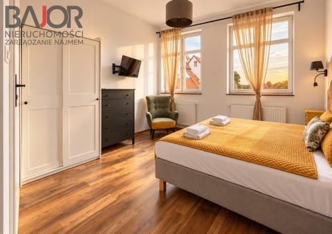 Bed, TV and multimedia, Photo of the whole room, Bedroom, towels, wardrobe